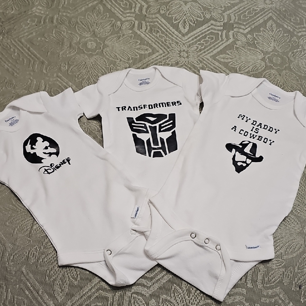 Gerber NWOT White Baby Bodysuits Set with Fun Designs 0-3 And 6-9 Months